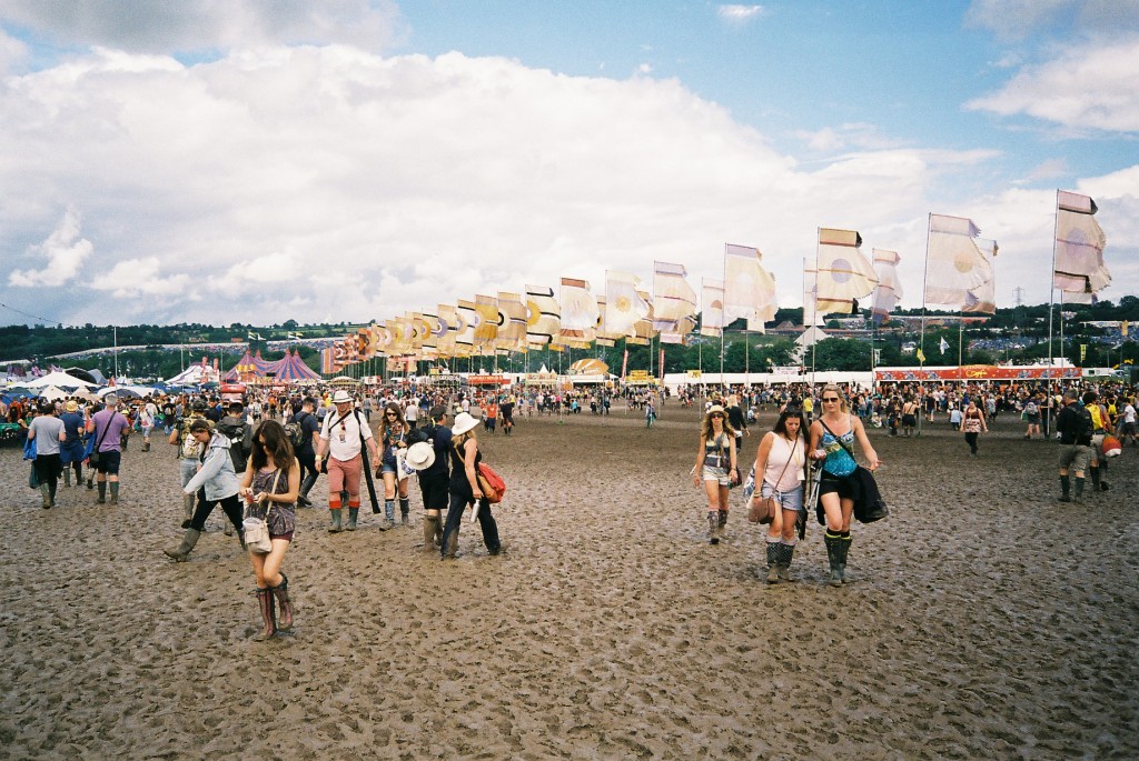 Hark1karan - Daily Life - Glastonbury 2014 - Mud