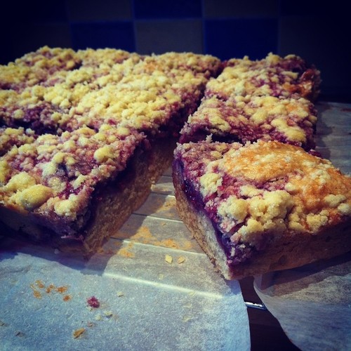 Hark1karan - Grace's Berry Crumble Traybake‏ baking food