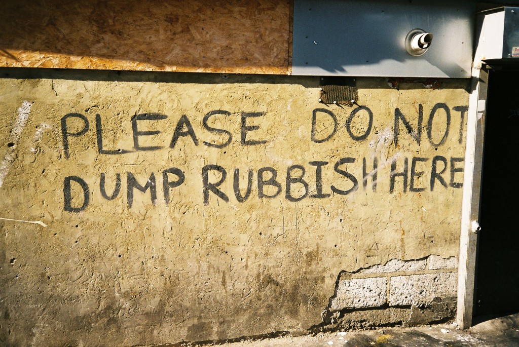 Hark1karan - Daily Life - Thornton Heath Alley - October 2014