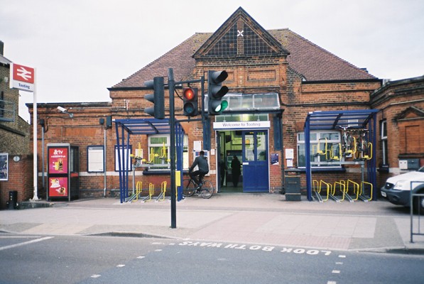 www.hark1karan.com - Daily Life - May 2015 - Photography - Tooting Station