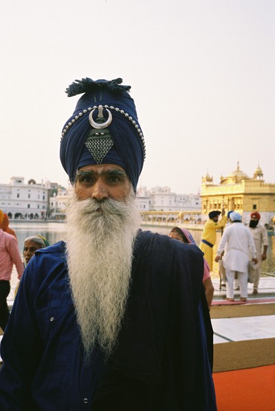 Hark1karan - Daily Life - Harmandir Sahib (Golden Temple) - Travel Photography - Punjab - Amritsar - India - People - Places - Culture - 35mm film - Sikhi