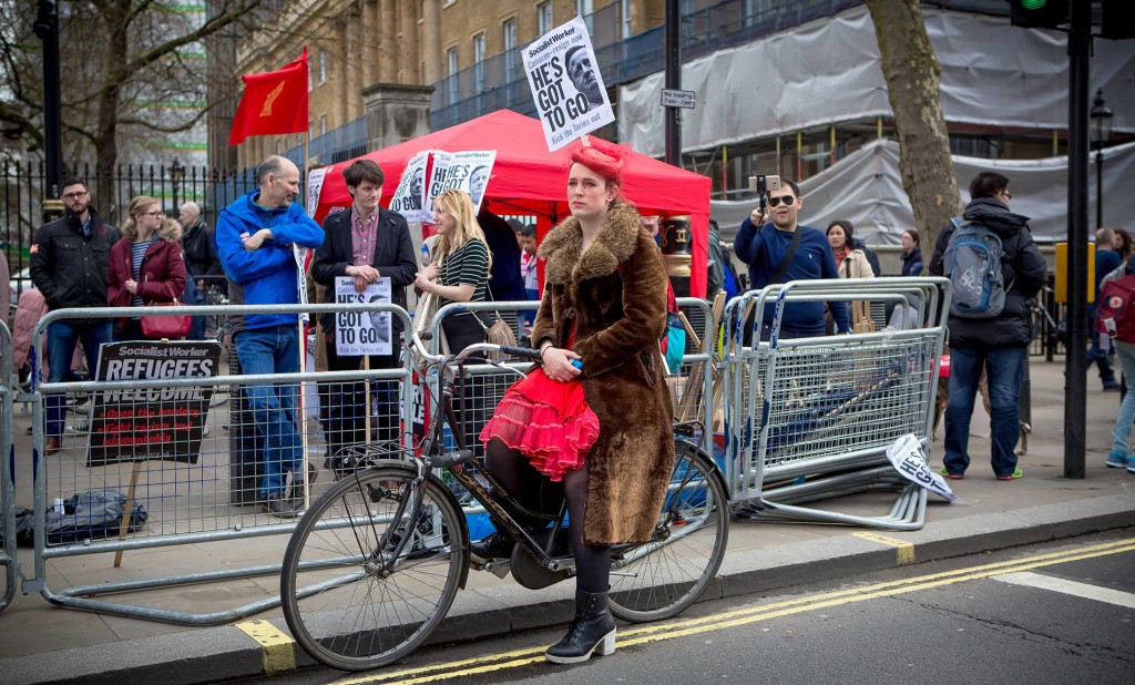 RESIGN! A gathering at Downing Street - Lee Townsend Hark1karan (40)