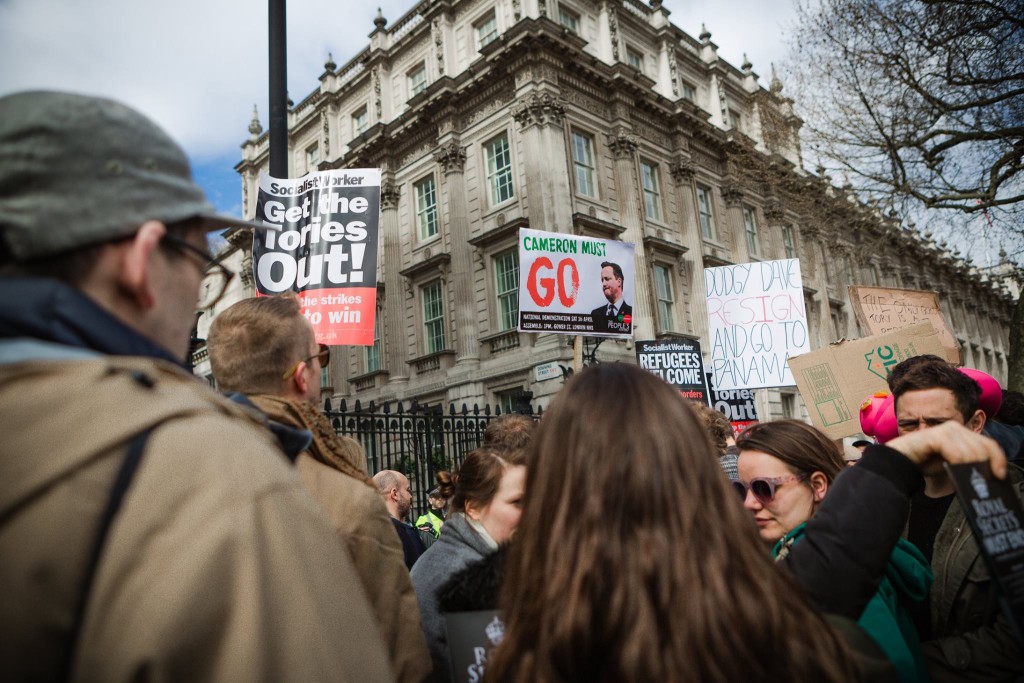 RESIGN! A gathering at Downing Street - Lee Townsend Hark1karan (40)