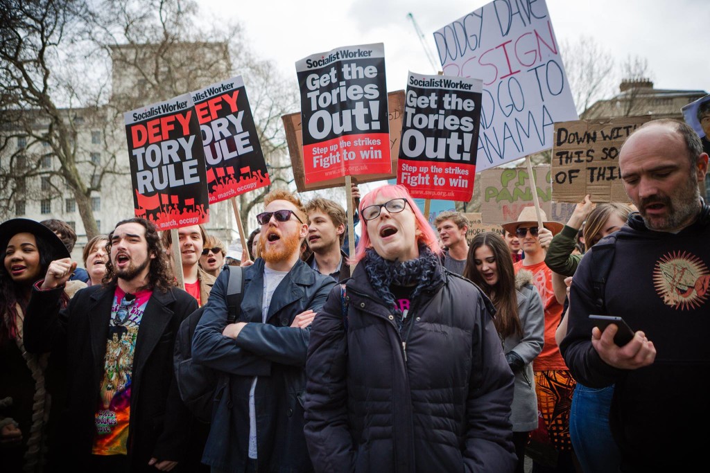 RESIGN! A gathering at Downing Street - Lee Townsend Hark1karan (40)