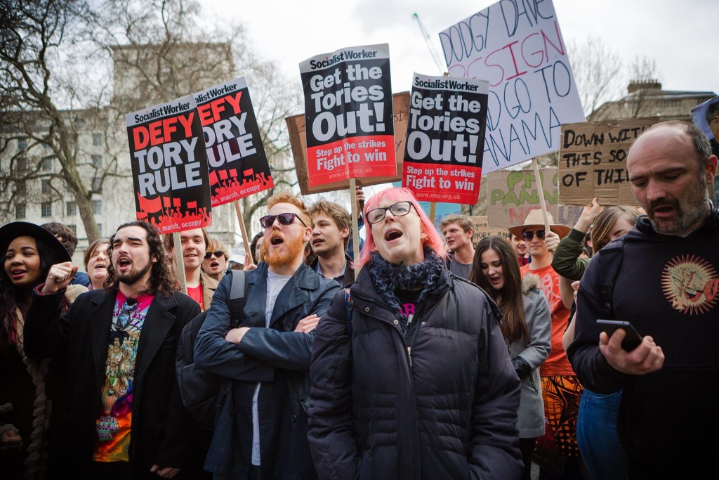 RESIGN! A gathering at Downing Street - Lee Townsend Hark1karan (40)