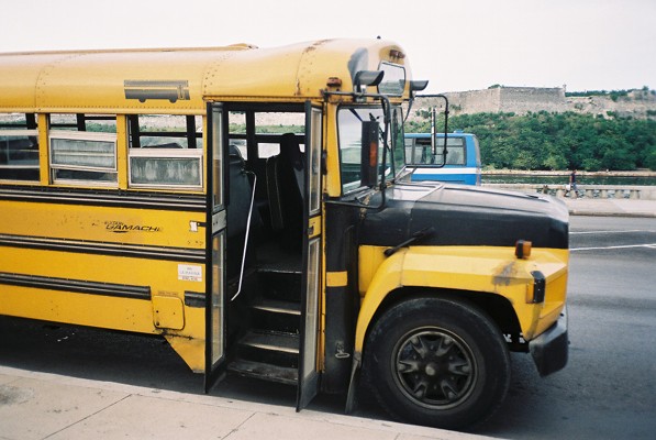 www.hark1karan.com - Daily Life - Cuba November 2015 yellow school bus (3)
