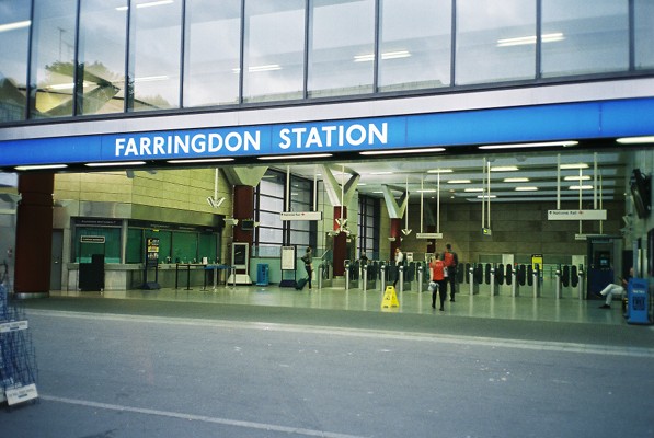 Farringdon station 01 - www.hark1karan.com - Daily Life London - July 2016 (36)