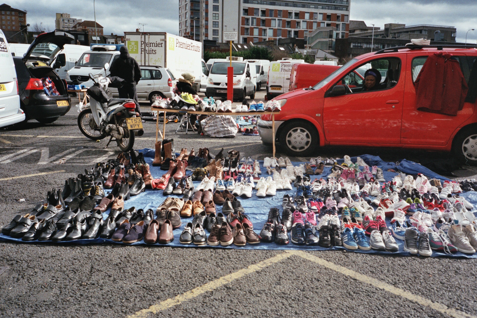 Vauxhall Market shoes www.hark1karan.com - Daily Life London - Photography - Fuji Film Superia 400 - February 2017 (15)